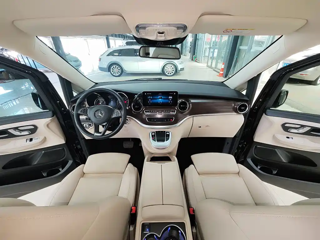 Mercedes-Benz V-Class 2023 — фото 4