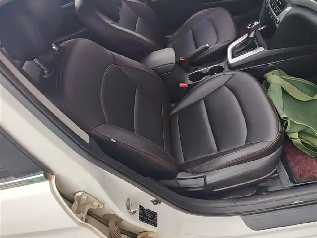Hyundai Elantra 2017 — фото 25