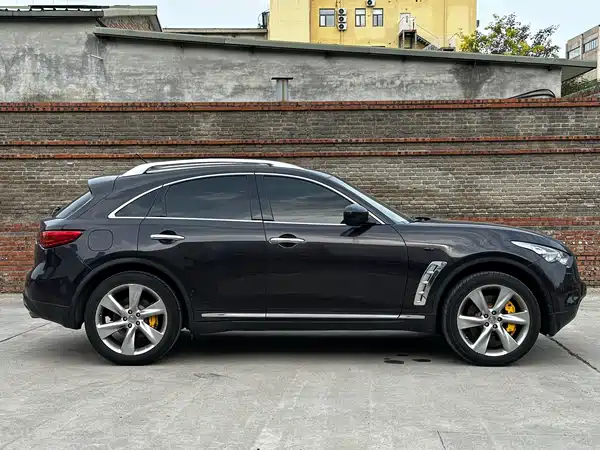 Infiniti FX 2011