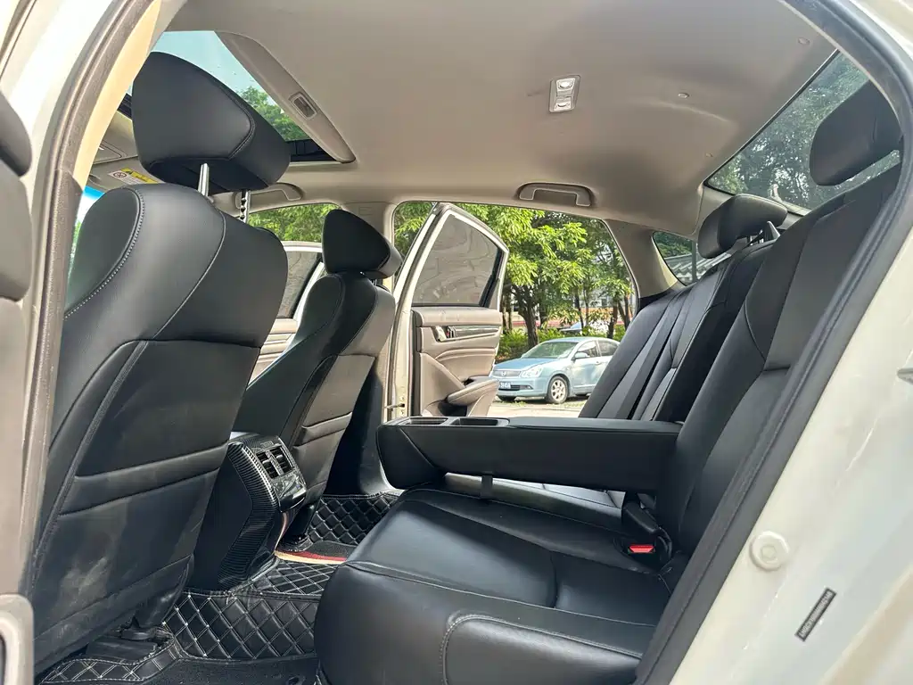 Honda Accord 2020 — фото 13