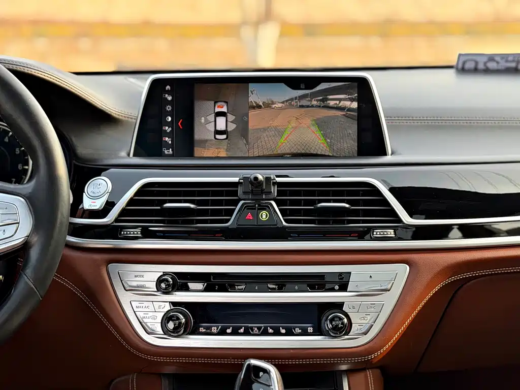 BMW 7 Series 2017 — фото 10