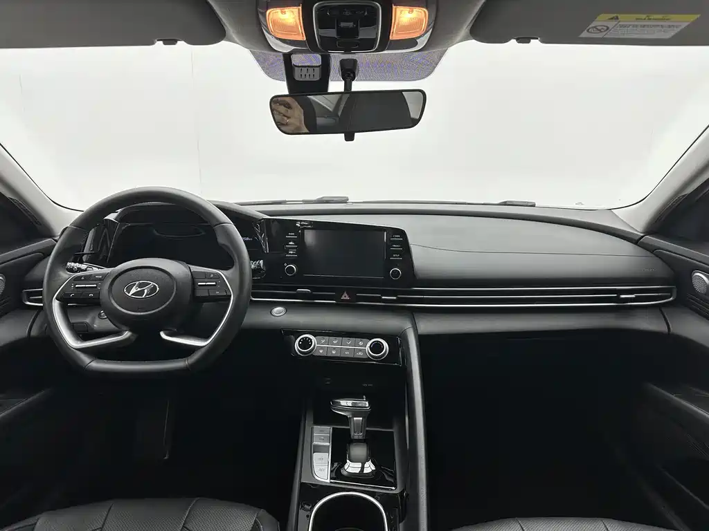 Hyundai Elantra 2023