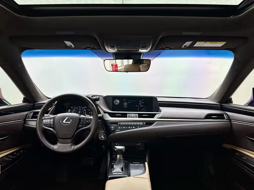 Lexus ES 2019 — фото 10