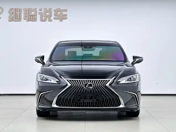 Lexus ES 2019