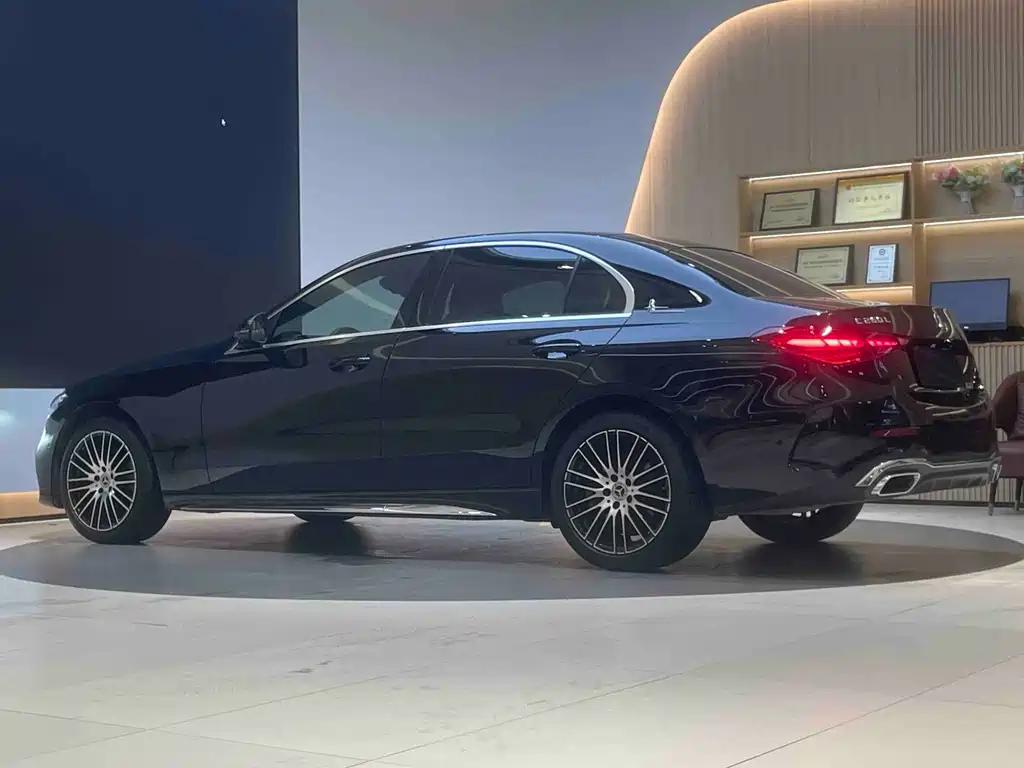 Mercedes-Benz C-Class 2023 — фото 27