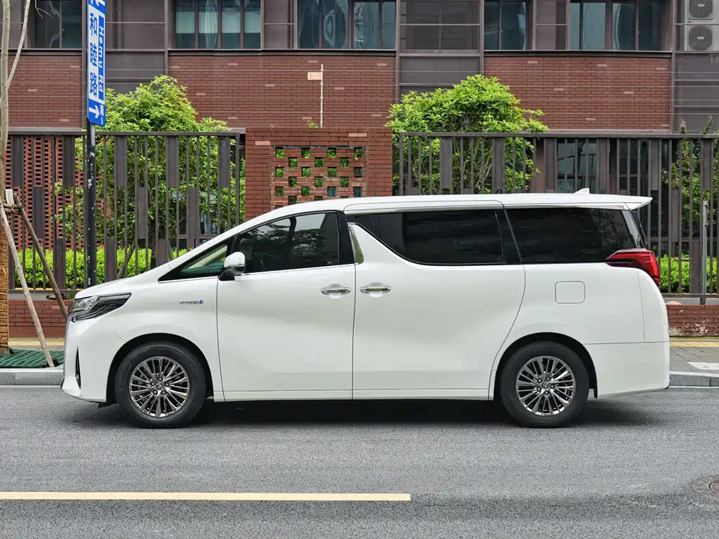 Toyota Alphard 2021 — фото 3
