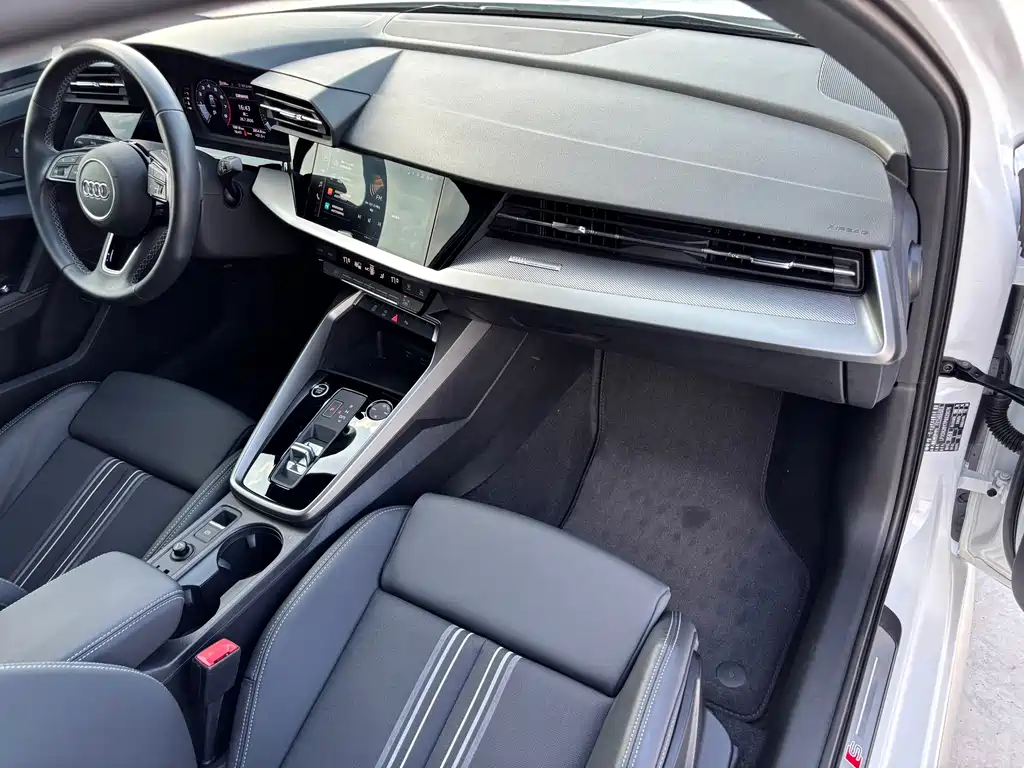 Audi A3 2023 — фото 10