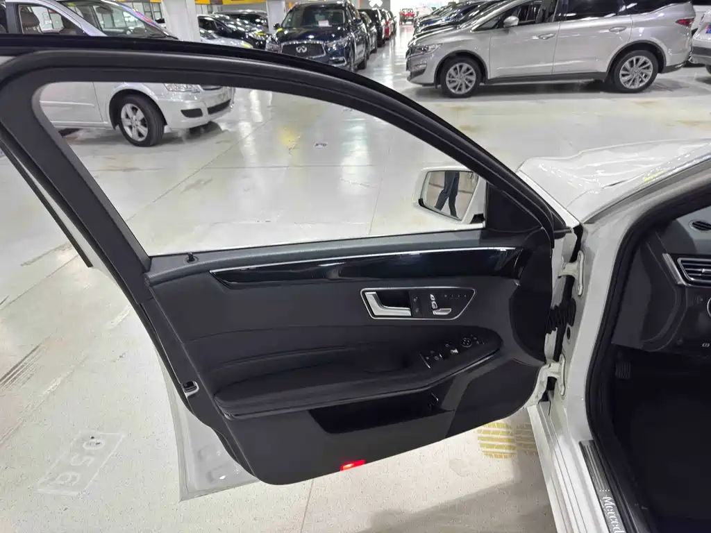 Mercedes-Benz E-Class 2015 — фото 17