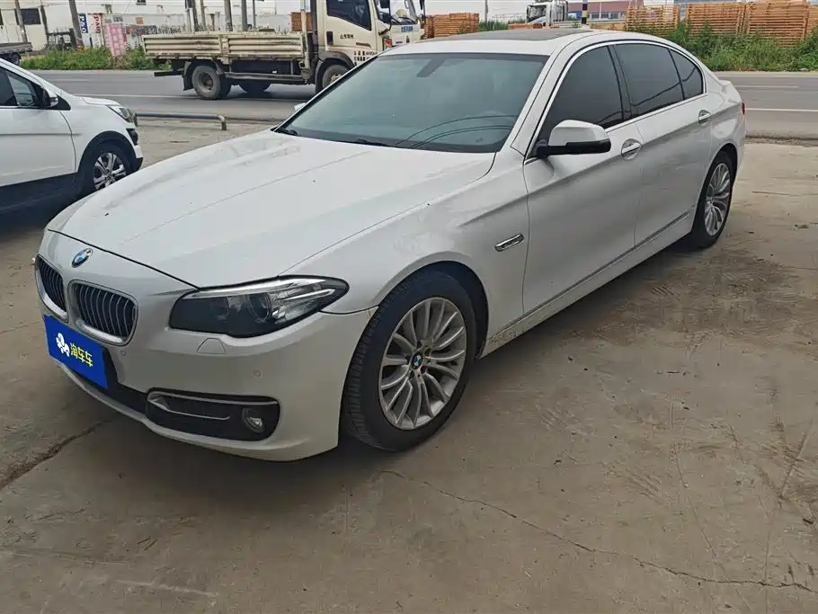 BMW 5 Series 2017 — фото 1