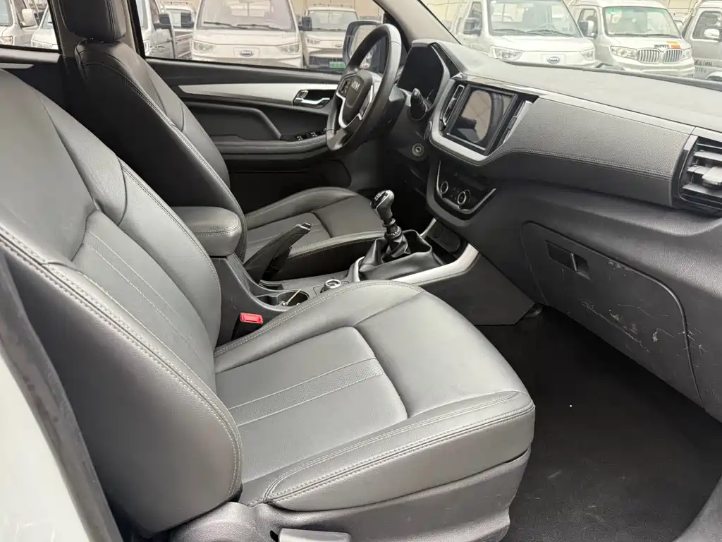 Isuzu RE-MAX 2023 — фото 11