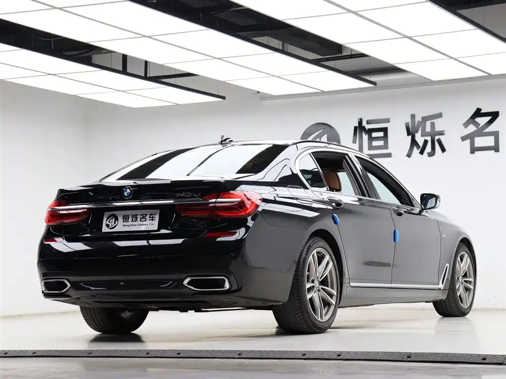 BMW 7 Series 2018 — фото 30