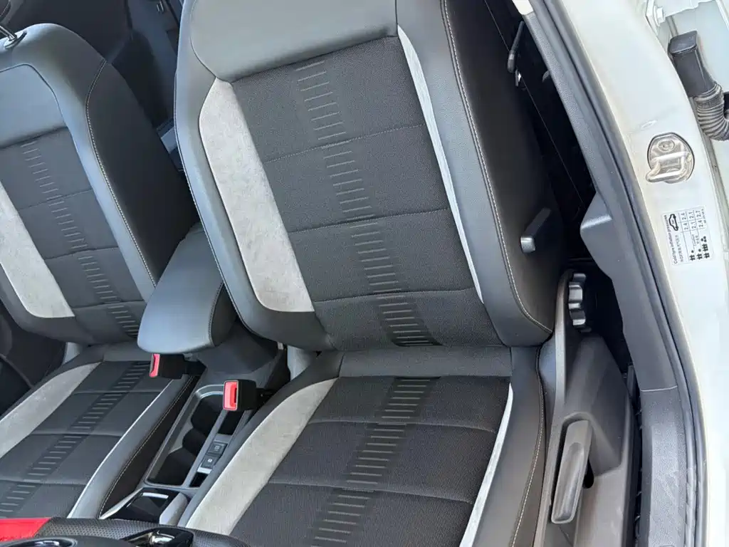 Volkswagen T-Roc 2023