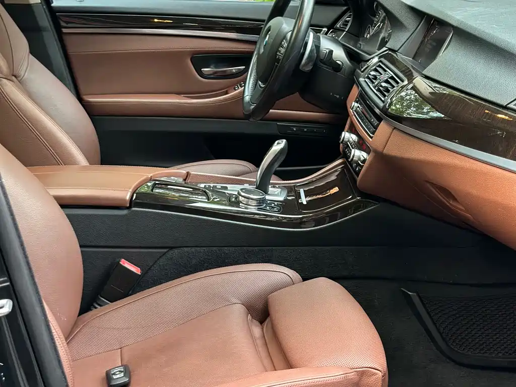 BMW 5 Series 2015 — фото 12