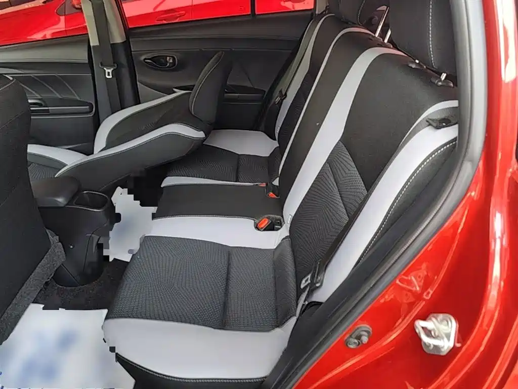 Toyota Yaris L 2023 — фото 17