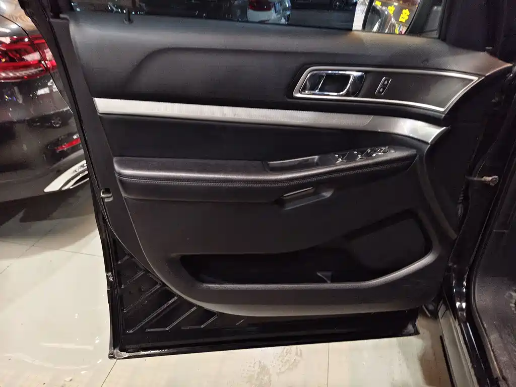 Ford Explorer 2016 — фото 14