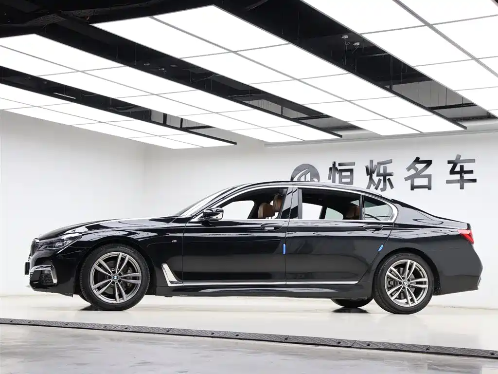 BMW 7 Series 2018 — фото 35