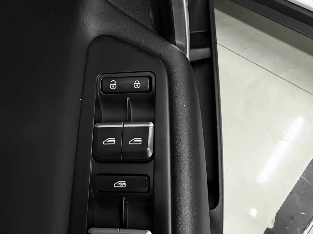 Geely Boyue 2017 — фото 18