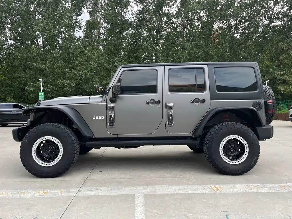 Jeep Wrangler 2015 — фото 10