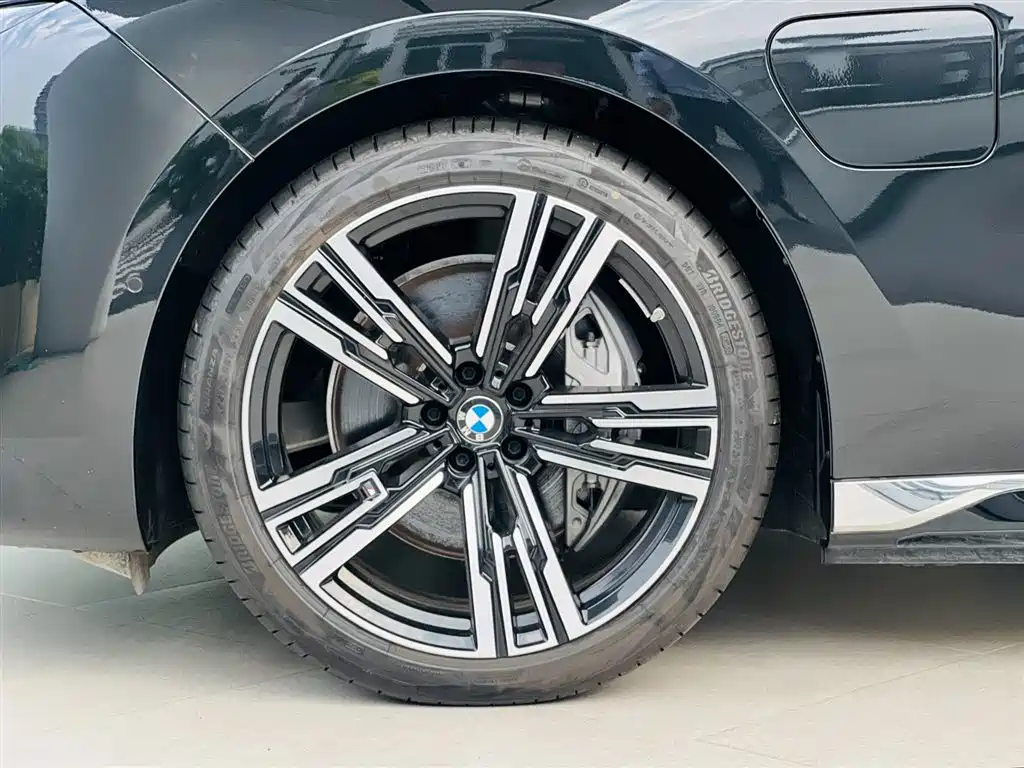 BMW i7 — фото 7