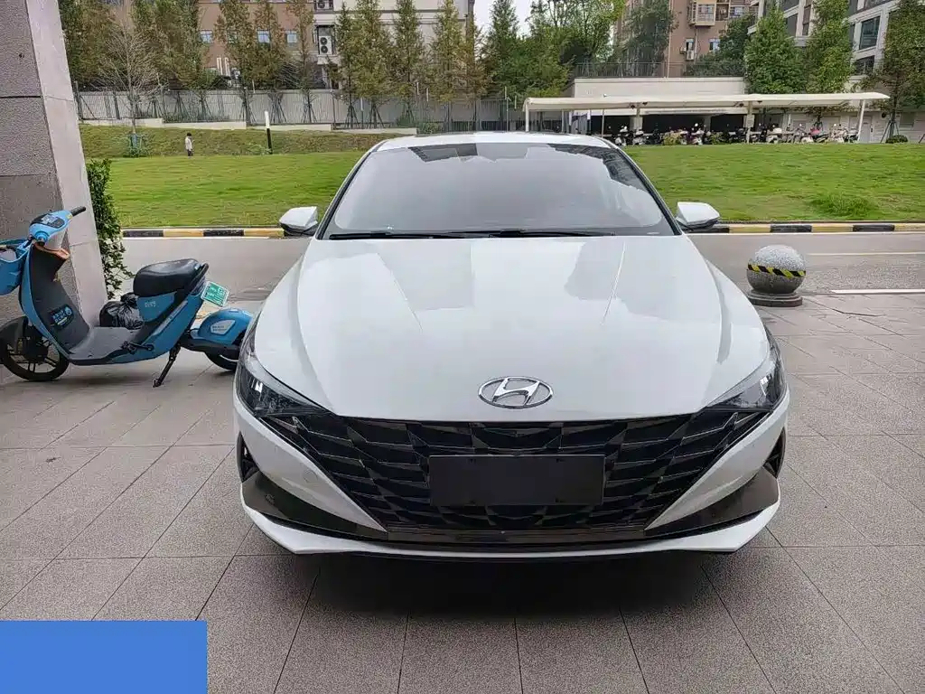 Hyundai Elantra 2022