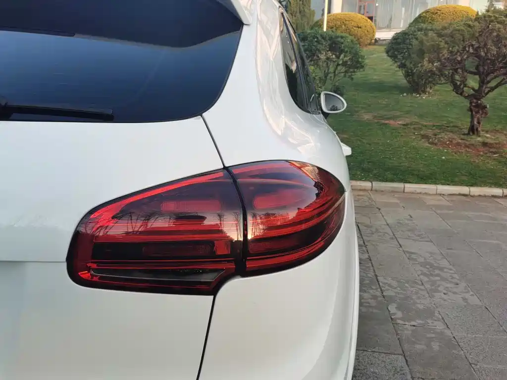 Porsche Cayenne 2015 — фото 11