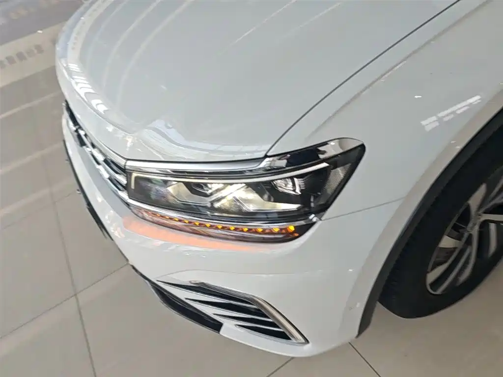 Volkswagen Tiguan L PHEV 2020 — фото 24