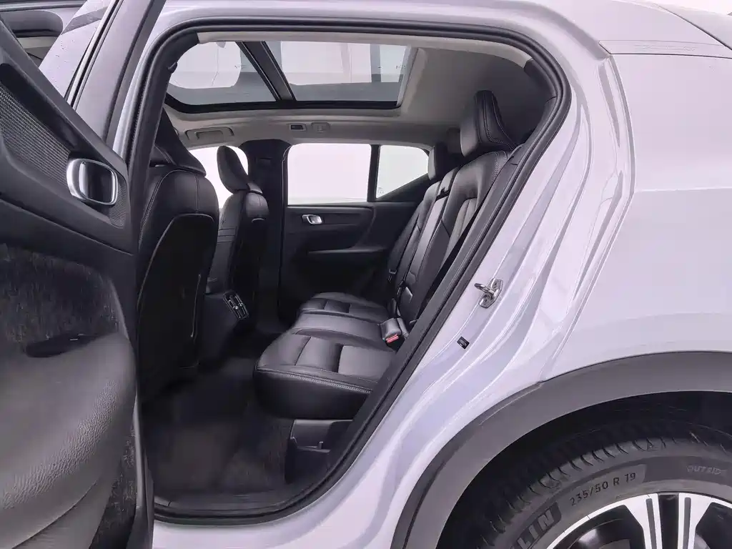 Volvo XC40 2020 — фото 12