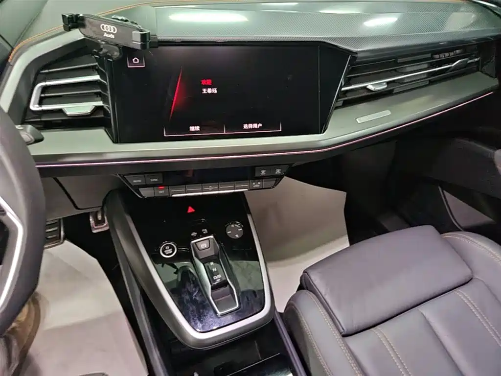 Audi Q4 e-tron 2022 — фото 12
