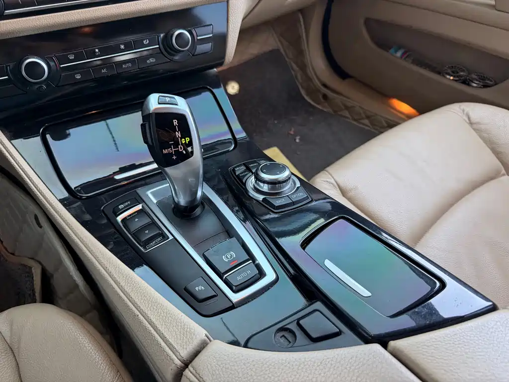 BMW 5 Series 2012 — фото 10