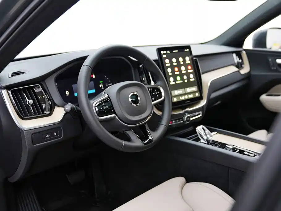 Volvo XC60 Plug-In Hybrid 2025 — фото 6