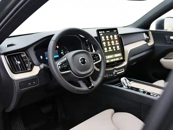 Volvo XC60 Plug-In Hybrid 2025