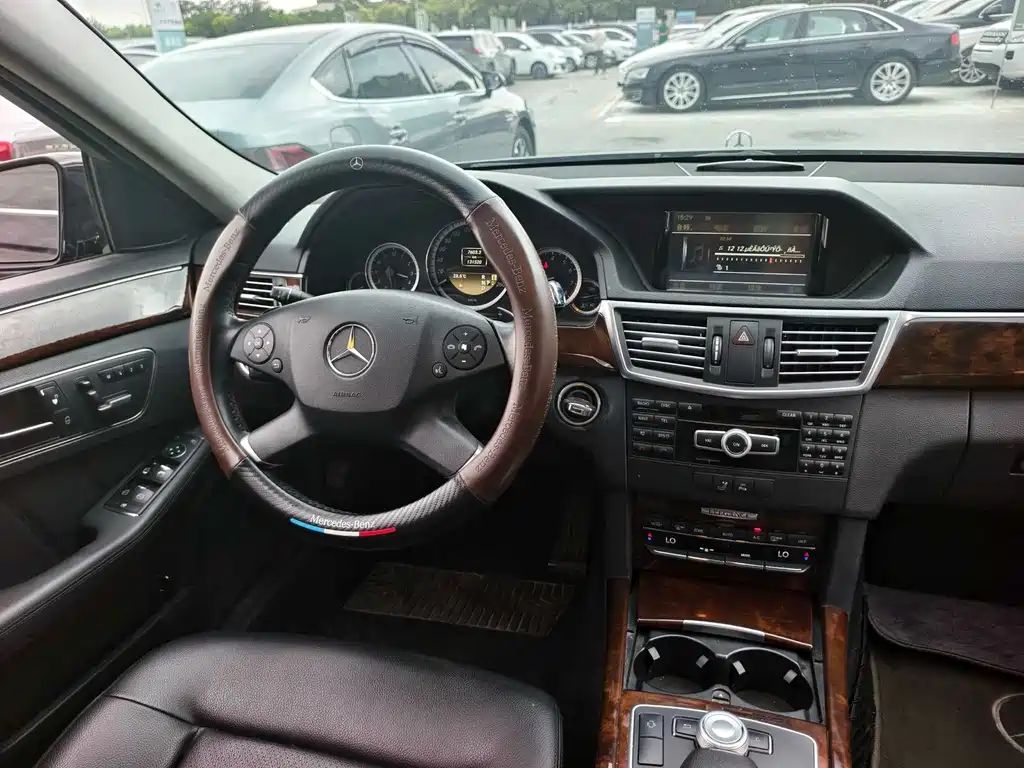 Mercedes-Benz E-Class 2012 — фото 16