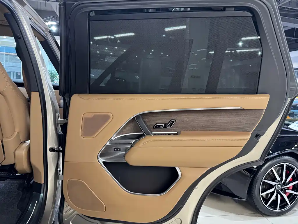 Land Rover Range Rover 2025 — фото 11
