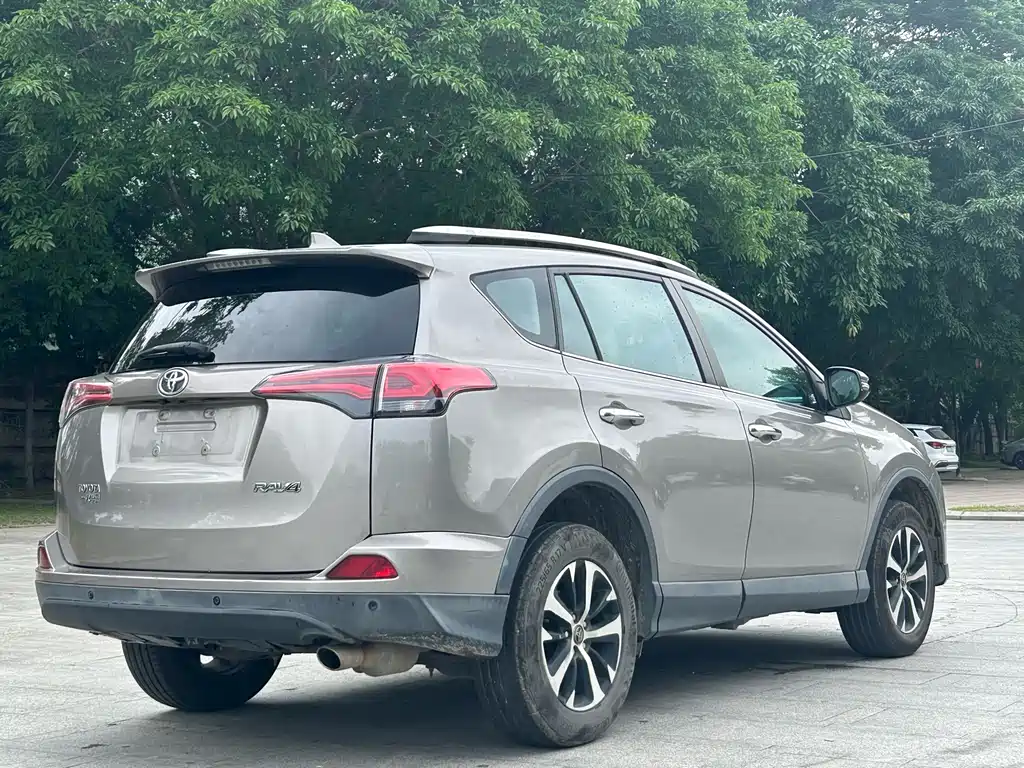 Toyota RAV4 2016 — фото 7