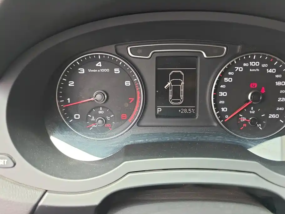 Audi Q3 2015 — фото 14