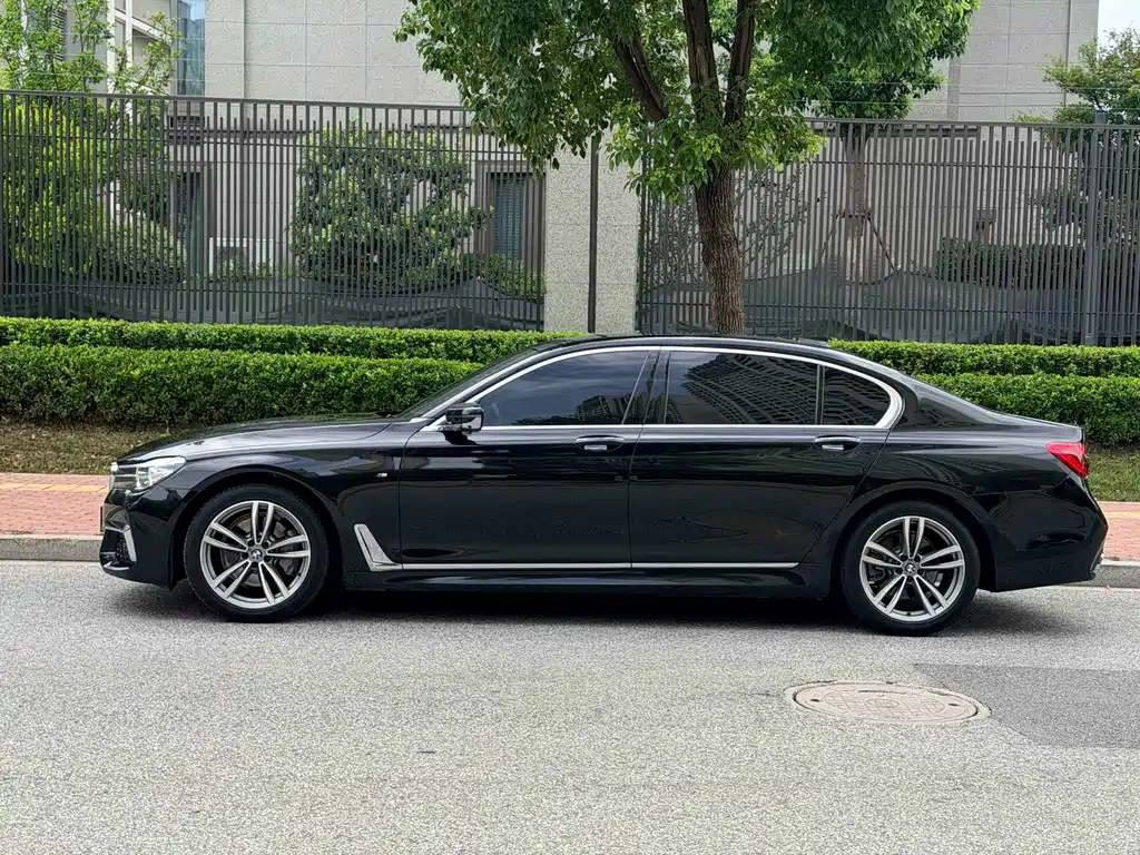 BMW 7 Series 2019 — фото 12