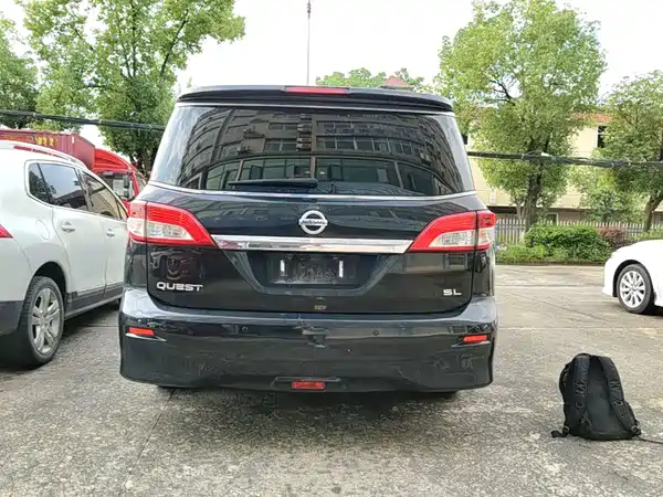 Nissan Quest 2015