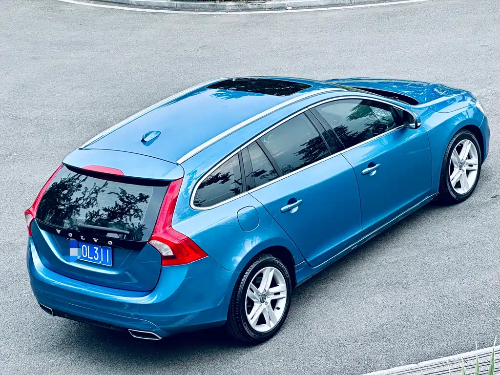 Volvo V60 2013 — фото 11