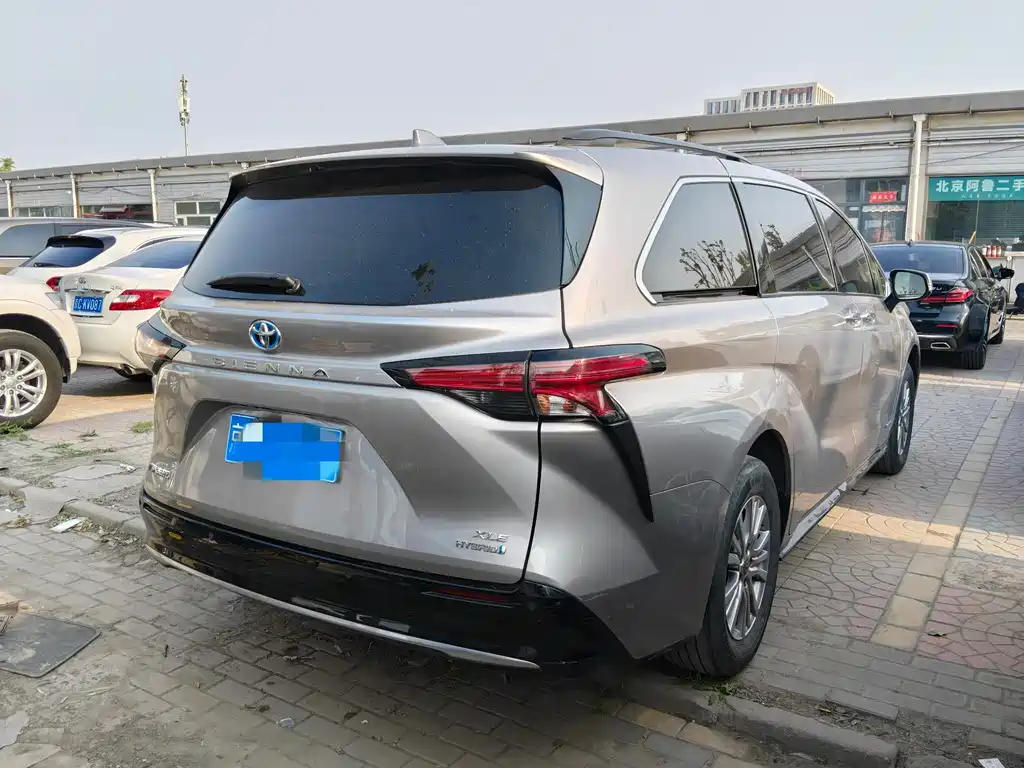 Toyota Sienna 2023 — фото 13