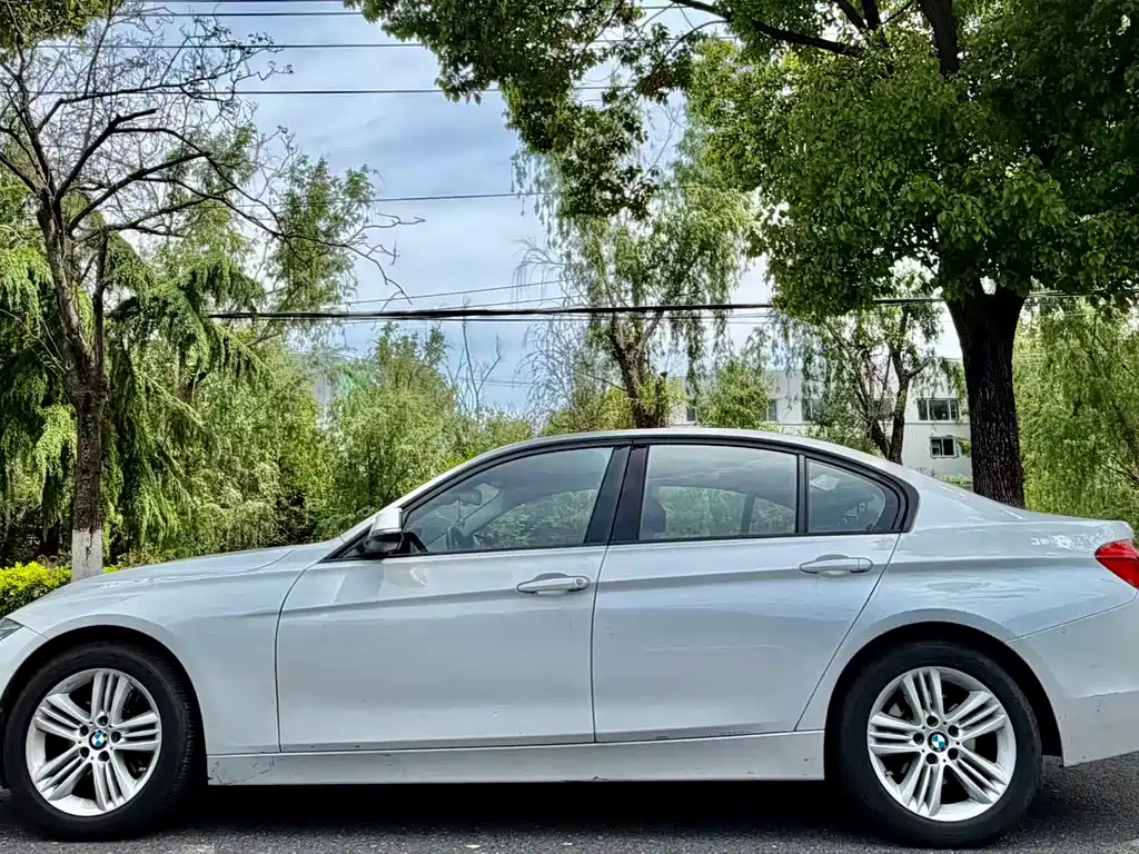 BMW 3 Series 2018 — фото 3