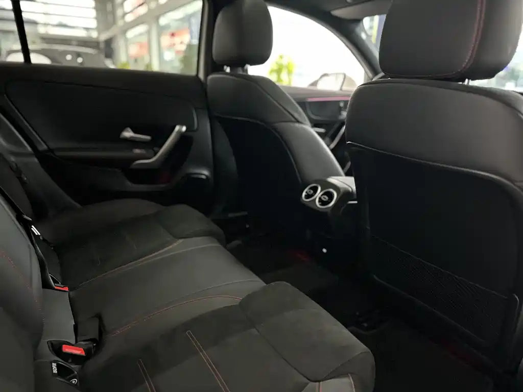 Mercedes-Benz A-Class 2024 — фото 12