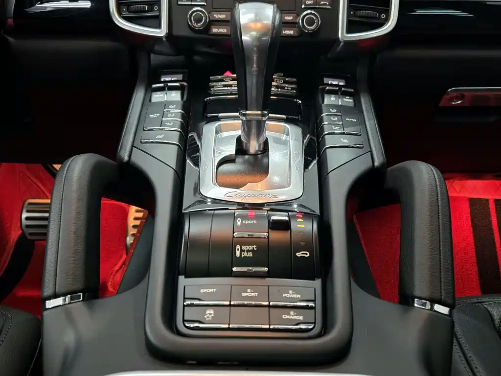 Porsche Cayenne Hybrid 2017 — фото 11