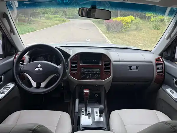 Mitsubishi Pajero 2011