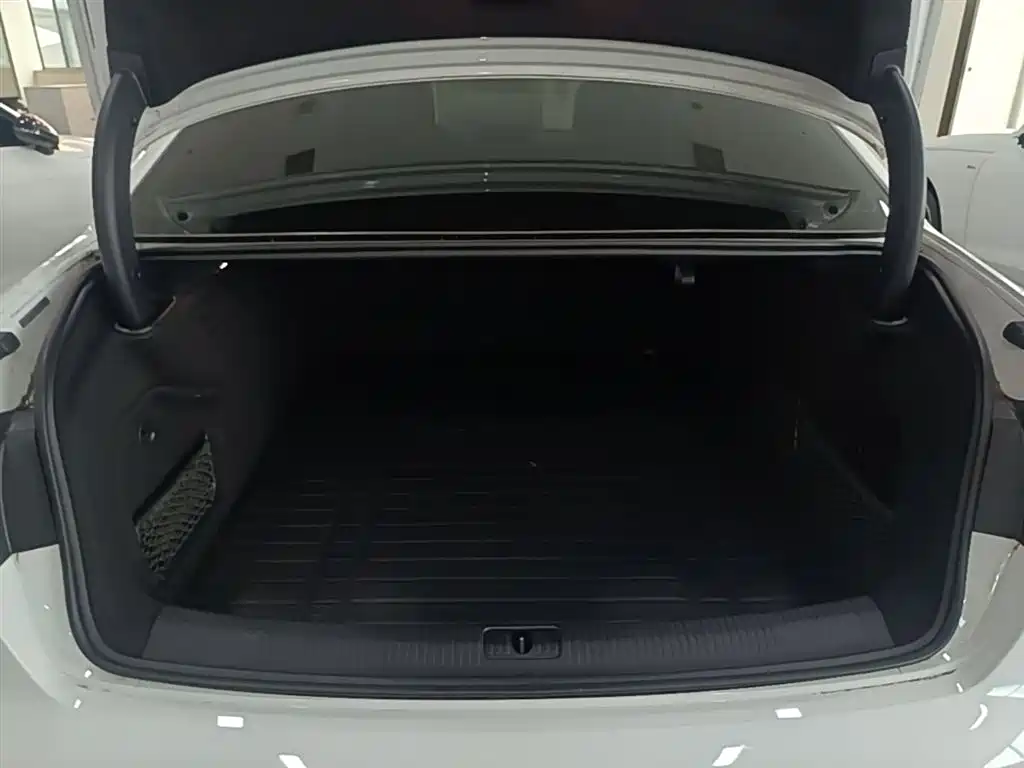 Audi A4L 2021 — фото 19
