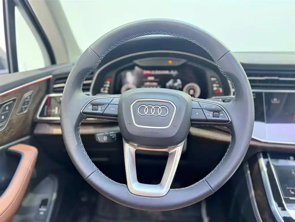 Audi Q7 2025 — фото 10