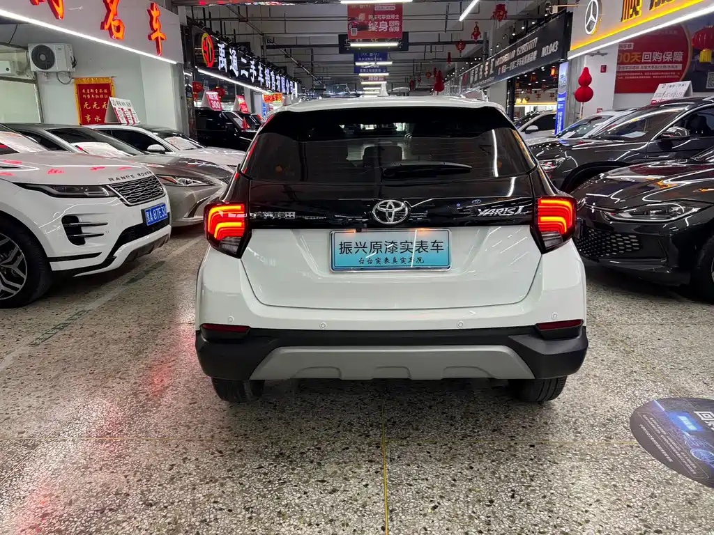 Toyota Yaris L 2023 — фото 9