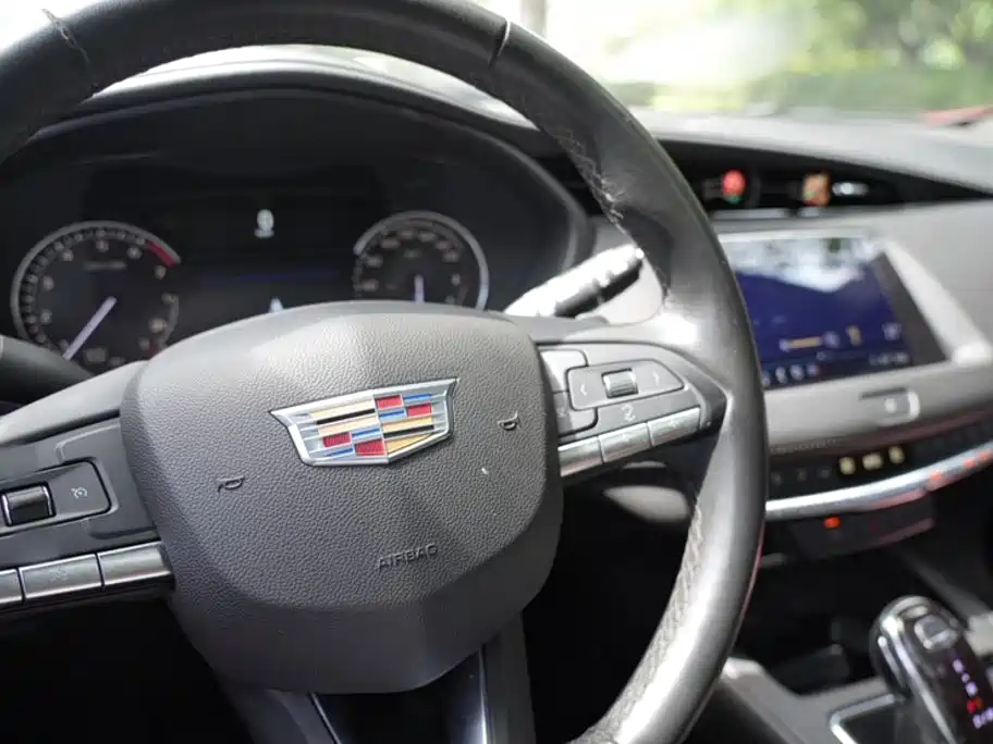 Cadillac XT4 2022 — фото 13
