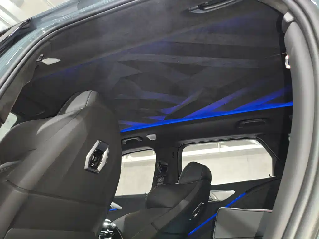 BMW XM 2025 — фото 13