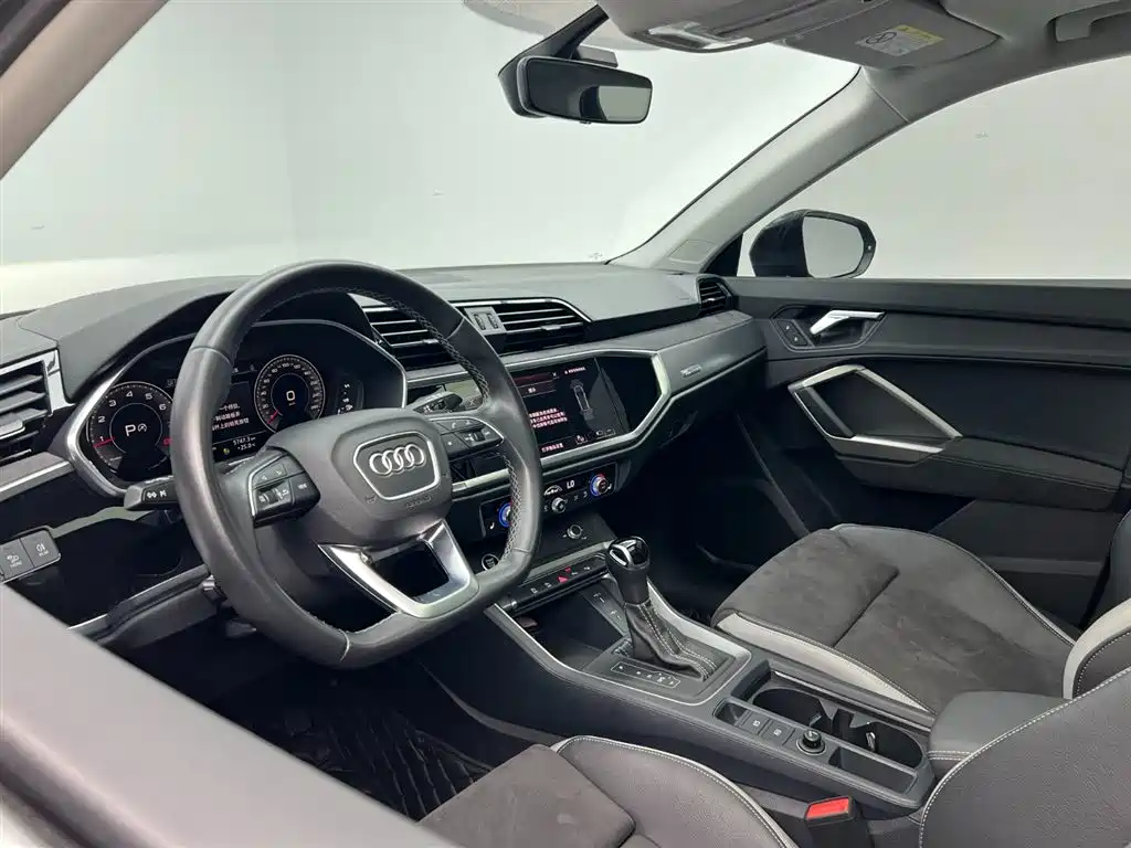 Audi Q3 2022 — фото 15