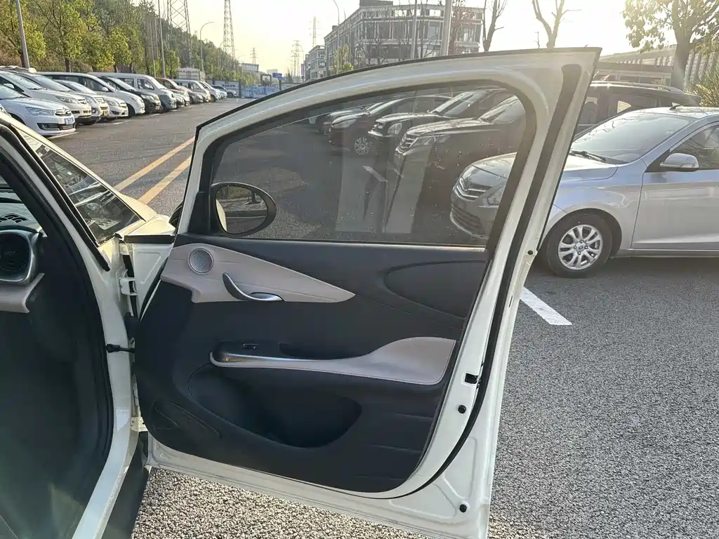 BYD Dolphin 2023 — фото 12